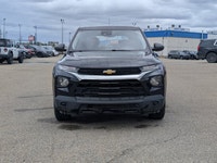 The pre-owned 2021 Chevrolet Trailblazer LS in Midnight Blue Metallic offers modern styling, efficie... (image 8)