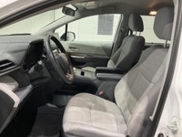 Le Toyota Sienna 2023 version LE HYBRID CAMERA RECUL AWD CRUISE A/C usagé offert chez AutoStudio 72... (image 9)