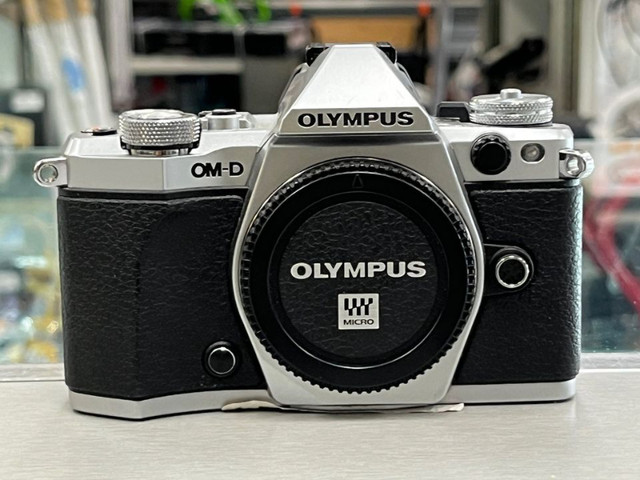 Olympus OM-D E-M5 Mark II Mirrorless Camera dans Autre  à Région d’Oakville/Halton