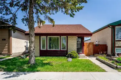 4H//Winnipeg/SS Now. Offers as received. OPEN HOUSE: July 11 & 12 (2-4PM). Start your next chapter a...