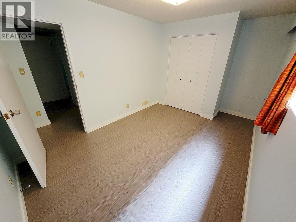 52xx HOY STREET Vancouver, British Columbia 2