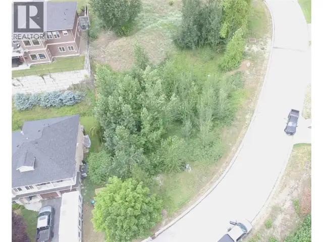928 8th Street Montrose, British Columbia in Land for Sale in Nelson - Image 2