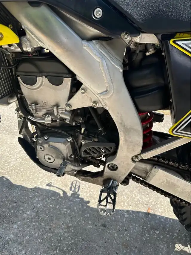 2016 Suzuki RM-Z450-YELLOW! in Dirt Bikes & Motocross in Edmonton - Image 6