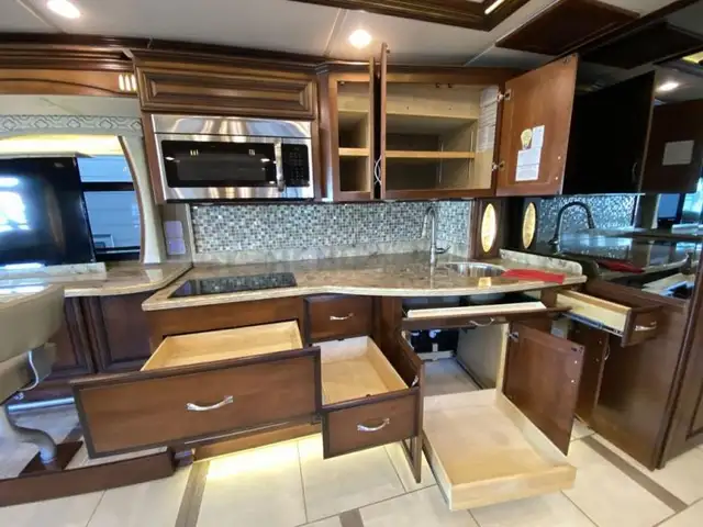 2014 Newmar Mountain Aire 4369 in RVs & Motorhomes in Abbotsford - Image 13