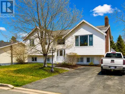 Located on a Cul-de-sac in prestigious Admiralty Wood, this fully developed 5 bedroom ,3 bathroom ho...