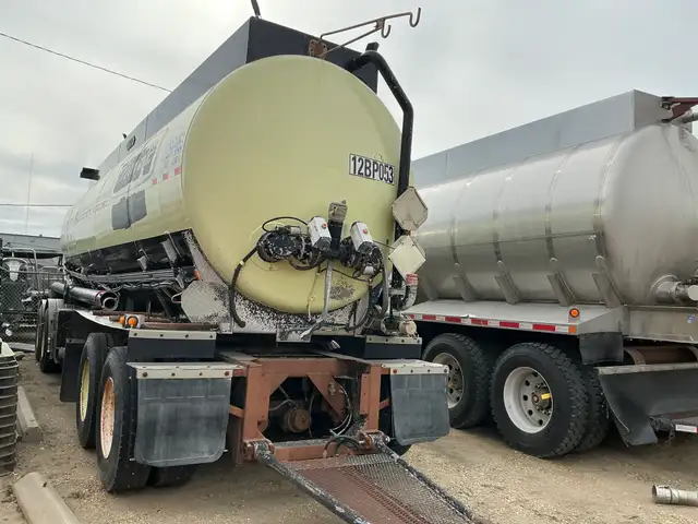 2014 ADVANCE 32,000L Quad/A Tanker Trailer in Heavy Equipment in St. Albert - Image 5