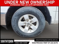 2022 Ram 1500 Classic SLT Experience the Ram 1500 Classic SLT with only 101604 km on the odometer. F... (image 5)