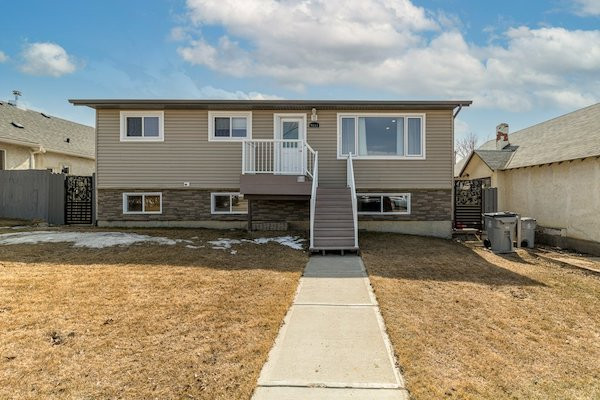 Wonderful Main Floor 3 Bedroom House Fully Furnished in Long Term Rentals in Edmonton