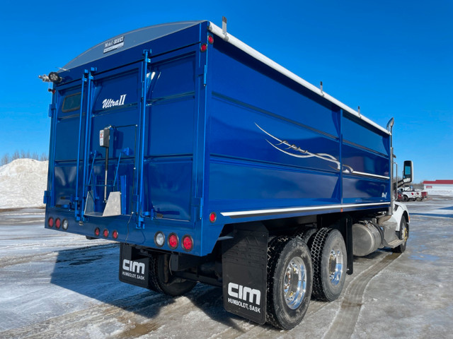 2016 Peterbilt 579 Tandem Grain Truck, Auto in Heavy Trucks in Saskatoon - Image 3