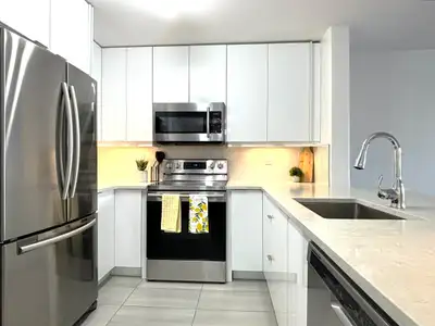 Modern 2-Bedroom Apartment 40 Weldon St, Unit 214 Live in the heart of downtown Moncton at Cambridge...