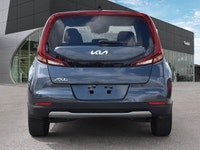 Experience urban versatility redefined with the distinctive Gray 2022 KIA SOUL EV. Perfectly sized f... (image 4)