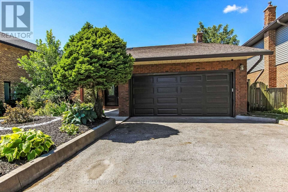665 UPPER QUEEN STREET London South (South P), Ontario 2