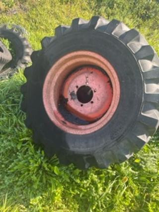 43 x 16.00 - 20 Tire with rim in Tires & Rims in Markham / York Region