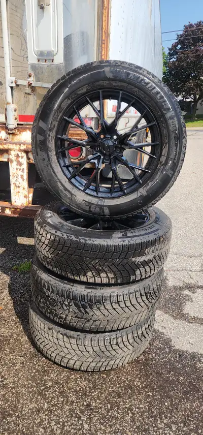 Tires Michelin X-Ice Snow Size: 255/60/19 113T XL Tread: 9/32 (90-95%) DOT 22 Rims Size: 19x8 Bolt P...