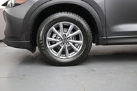 The Mazda CX-5 GS delivers refined styling, smooth performance, and premium comfort in a versatile c... (image 3)