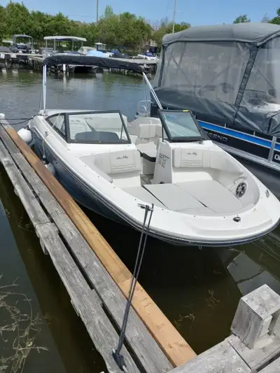 Sea Ray 2021, SPX 190. Motor Mercury 4.5L, MPI A1, 200 HP, in board Dual axle trailer STD5000 Lb wit...