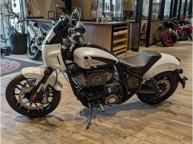 2024 Indian Motorcycle Sport Chief // Ghost White Metallic Smoke in Street, Cruisers & Choppers in Winnipeg - Image 15
