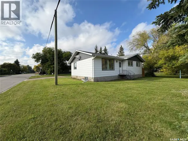 302 Pitt STREET Rocanville, Saskatchewan in Houses for Sale in Regina - Image 2