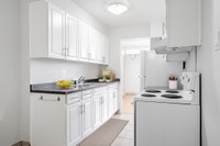 Bachelor Apartment for Rent Located in the heart of downtown London, 520 Wellington Street. Centenni... (image 2)