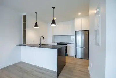 Situé directement sur le chemin Sainte-Foy, dans le secteur Saint-Sacrement, le projet Kozi offre de...