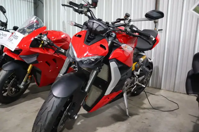 2024 Ducati Streetfighter V2 Red in Sport Bikes in Edmonton - Image 6