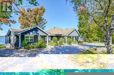 Fully Furnished!!! Luxury Waterfront lease on Chemong Lake. Immaculate 3+2 bedroom, 3 bathroom bunga...