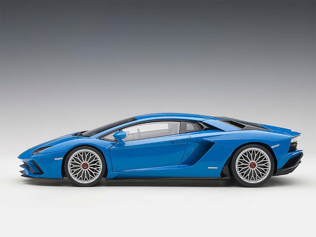 LAMBORGHINI AVENTADOR S BABY BLUE 1:18 SCALE BY AUTOART MODELS in Arts & Collectibles in City of Toronto - Image 2