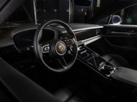 Porsche Panamera 4 2024 certifiée Porsche Approved, offerte par le Centre Porsche Québec. Fini en No... (image 3)