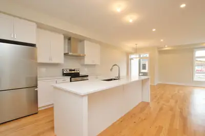 Executive Townhouse for Rent – Riverside South 700 Horned Owl Ave, Ottawa, ON $2,950/month + utiliti...