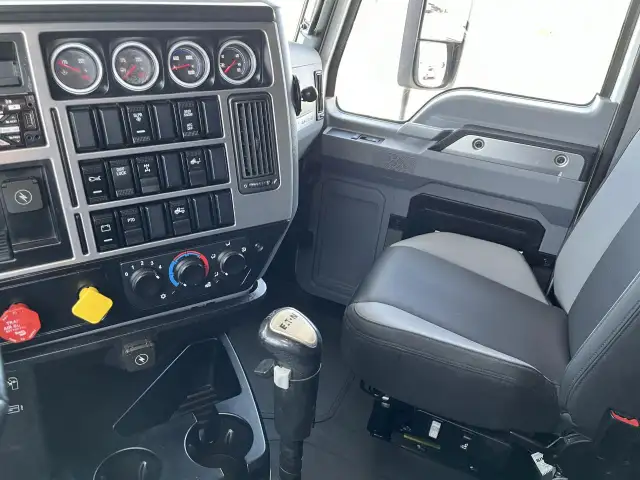 2020 Mack Anthem 64T 70 18 speed in Heavy Trucks in Regina - Image 25