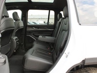 4x4, 3.6L V6, Black Appearance Package, Trailer Tow Package, Dual-Pane Panoramic Sunroof, 9 Amplifie... (image 9)