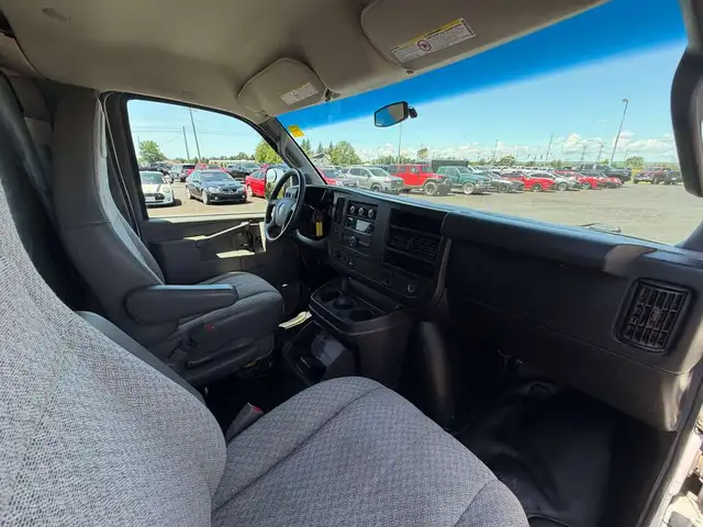 2017 GMC Savana5352715857382707217