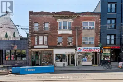 Located a few steps from Ossington Ave. in the Trinity-Bellwoods neighbourhood, this 3 storey proper...