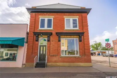 JUST LISTED FOR SALE! https://www.realtor.ca/real-estate/28324135/418-main-street-gravelbourg Ever t...