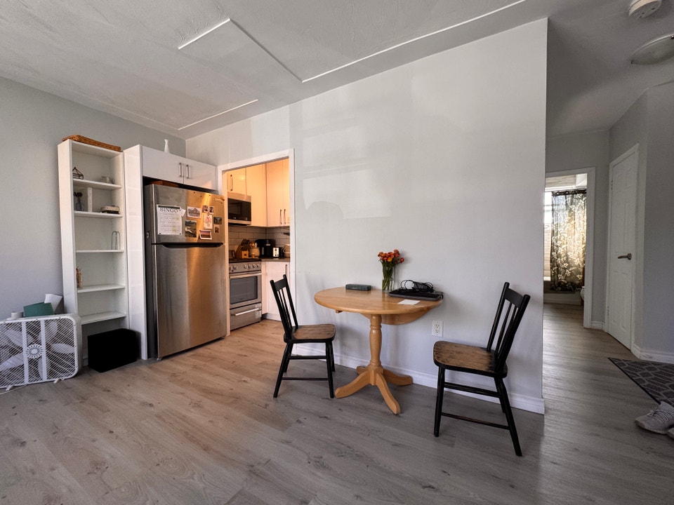 Refreshed & Bright 1 Bedroom Apartment in Central Kitchener! (Un 2