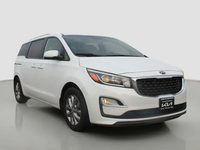 2019 KIA Sedona LX+ FWD for sale in Cars & Trucks in Comox / Courtenay / Cumberland - Image 2