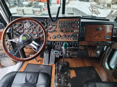 Peterbilt 379 1998, Log Papier . Cummins N14 plus 525 HP, 18 V. 189-18, 1850 lbs torque. 3.55 ratio....