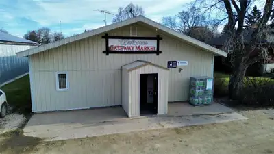 R34//Mariapolis/Discover an incredible business opportunity in the welcoming community of Mariapolis...