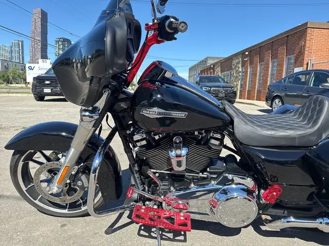 2023 Harley-Davidson Street Glide ~ STREET GLIDE ~ CANANDIAN ~ 1 in Sport Touring in City of Toronto - Image 19