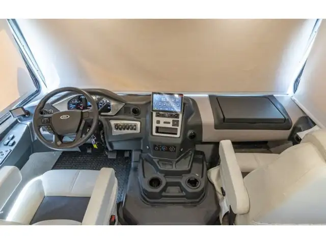 2023 Coachmen Encore 325 Classe A Full Body paint VR / RV in RVs & Motorhomes in Laval / North Shore - Image 26