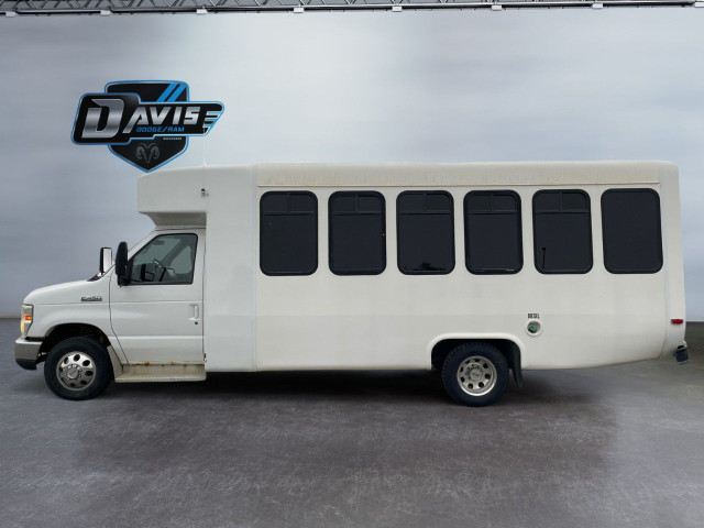 2009 Ford Econoline Commercial Cutaway in Cars & Trucks in Lethbridge - Image 2