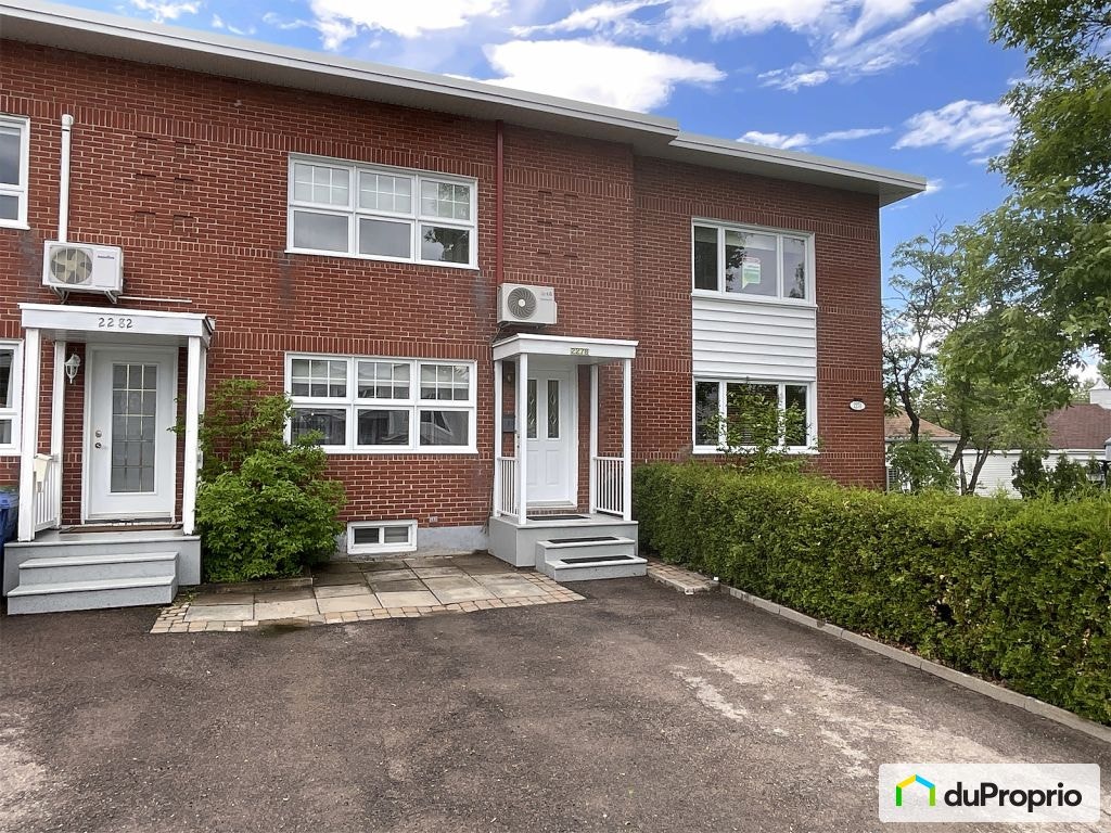 $270,000 - Townhouse for sale in Jonquière (Arvida) — photo 1