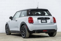 *English below* *Français:* Cette charmante MINI COOPER 3 Door se présente dans une élégante livrée... (image 5)