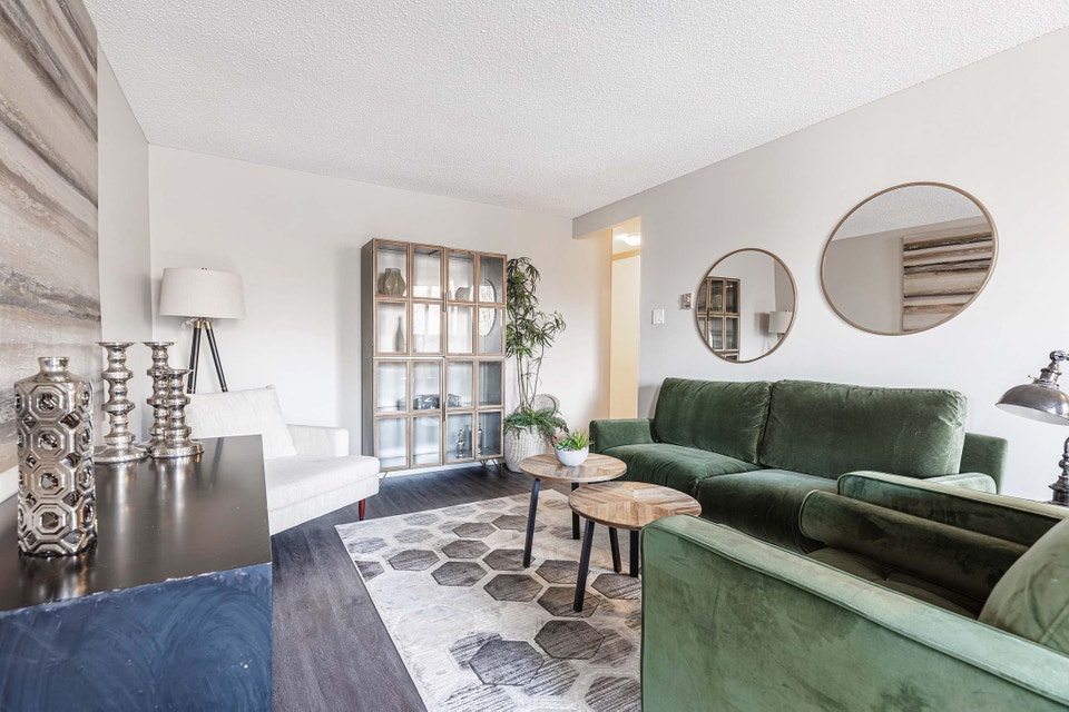 Spacious 2 Bedroom & 2 Bath Apartment North London on Transit 2