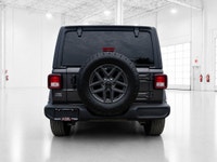 See Dealer Website for Details. ... Engine: V6 Cylinder Engine (image 5)
