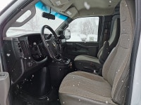 "• Power_Steering • Power_Brakes • Power_Windows • Cup_Holder • Air_w_Climate_Control • Map_Lights •... (image 9)