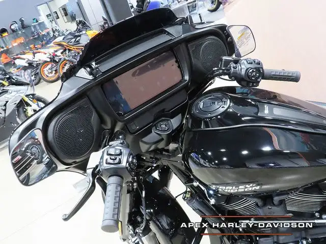 2025 Harley-Davidson FLHX - Street Glide in Sport Touring in Cambridge - Image 13