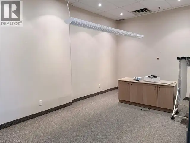 5205 HARVESTER Road Unit# 4 Burlington, Ontario in Commercial & Office Space for Rent in Oakville / Halton Region - Image 4