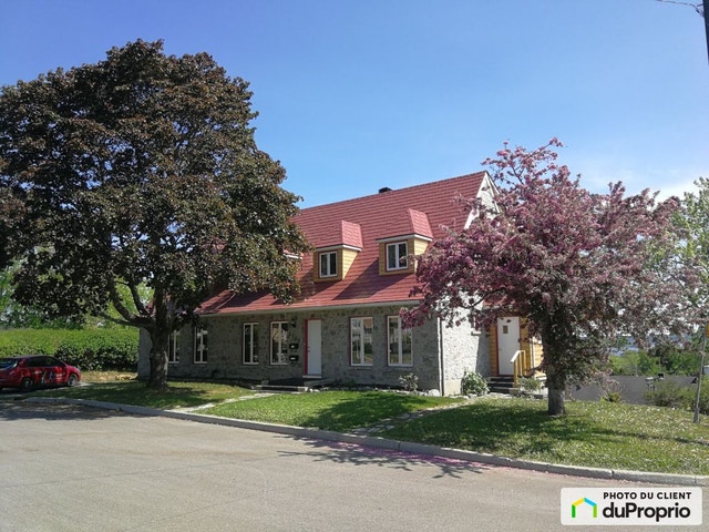 $940,000 - Intergenerational for sale in Beauport — photo 1