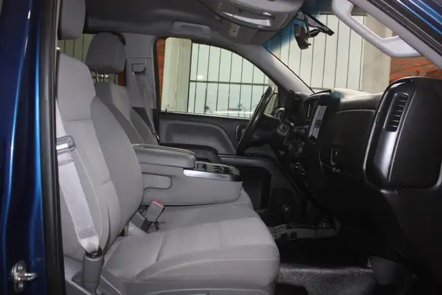 2015 Chevrolet Silverado 1500 LT in Cars & Trucks in City of Montréal - Image 9